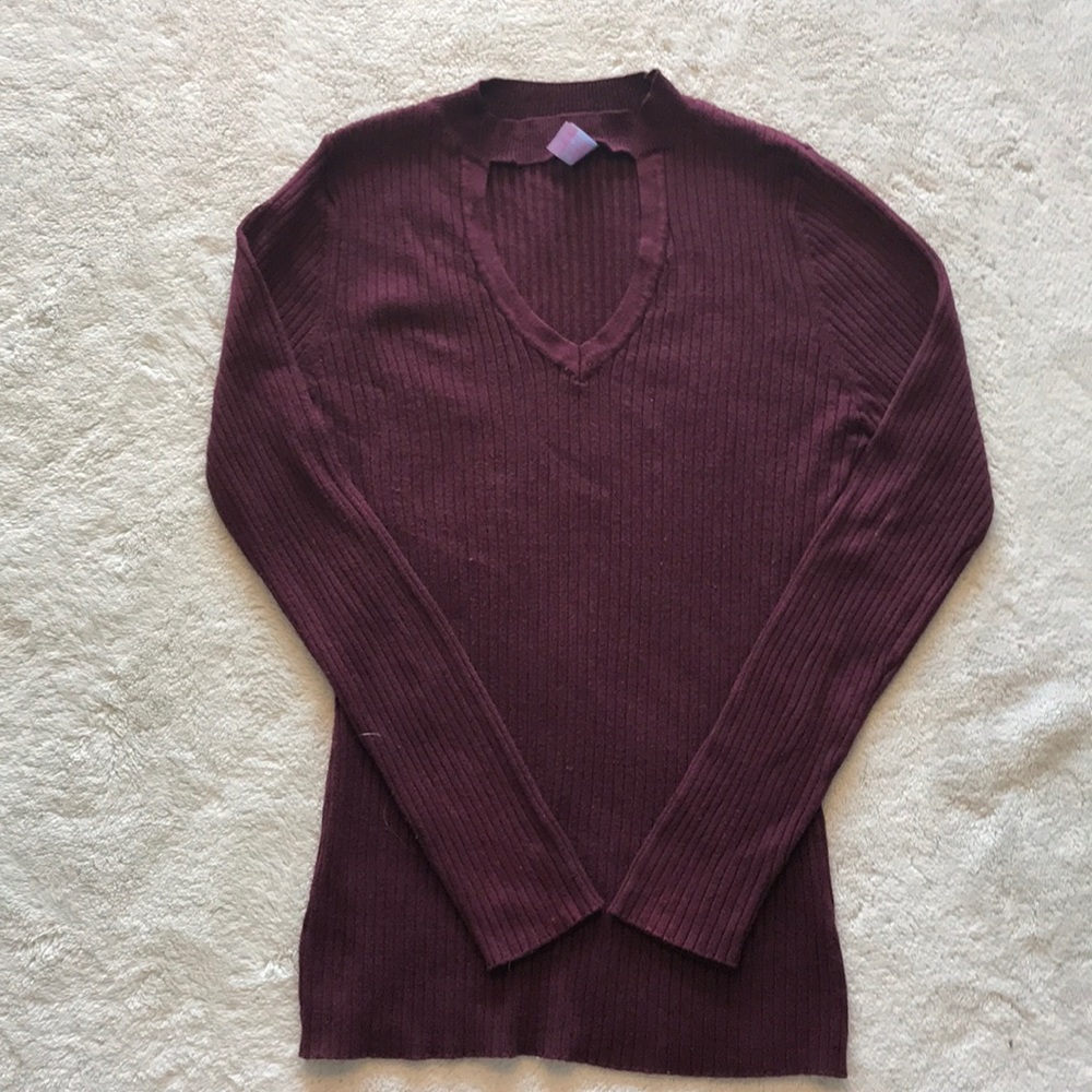 Ribbed long sleeve shirt with keyhole detail